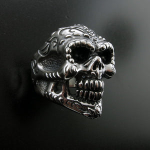 Kiss of Death Skull Ring