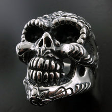 Kiss of Death Skull Ring