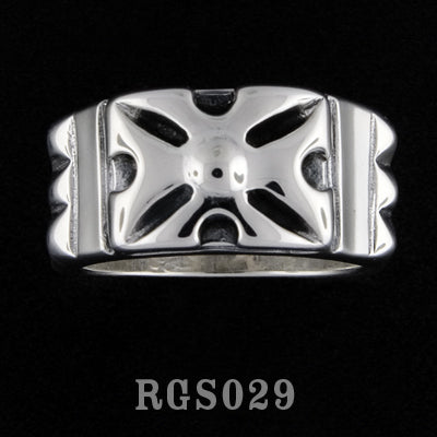 Pyramid Cross Ring RGS029